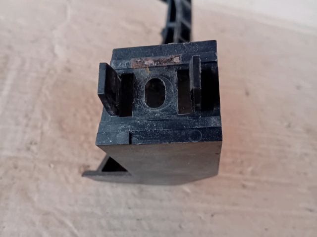 bontott MAZDA 6 Bal első Lökhárító Tartó (Műanyag)