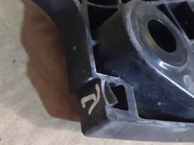 bontott MAZDA 6 Bal első Oldal Lökhárító Tartó (Műanyag)