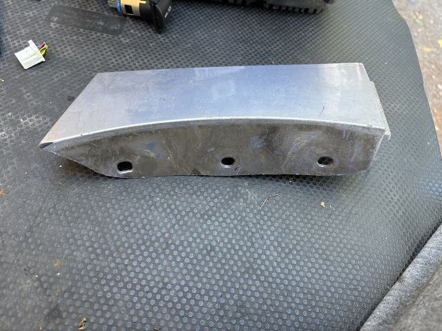 bontott MAZDA 6 Bal első Sárvédő Díszléc