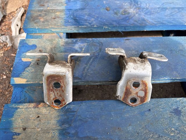 bontott MAZDA 6 Bal első Zsanér