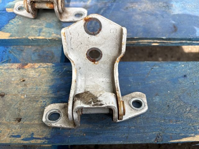 bontott MAZDA 6 Bal első Zsanér