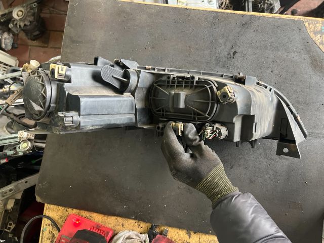 bontott MAZDA 6 Bal Fényszóró