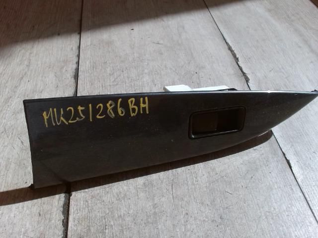 bontott MAZDA 6 Bal hátsó Ablakemelő Kapcsoló