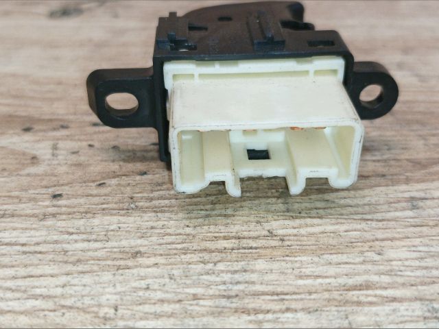 bontott MAZDA 6 Bal hátsó Ablakemelő Kapcsoló