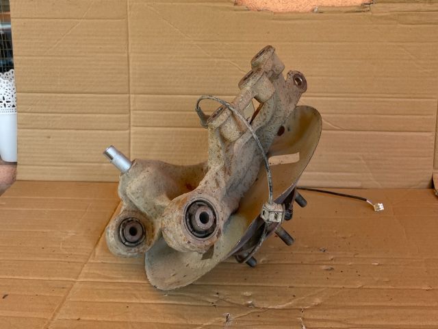 bontott MAZDA 6 Bal hátsó Csonkállvány Kerékaggyal