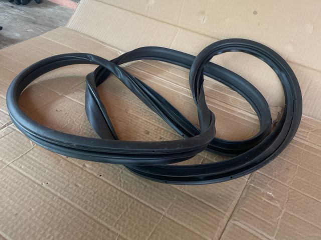 bontott MAZDA 6 Bal hátsó Gumikéder