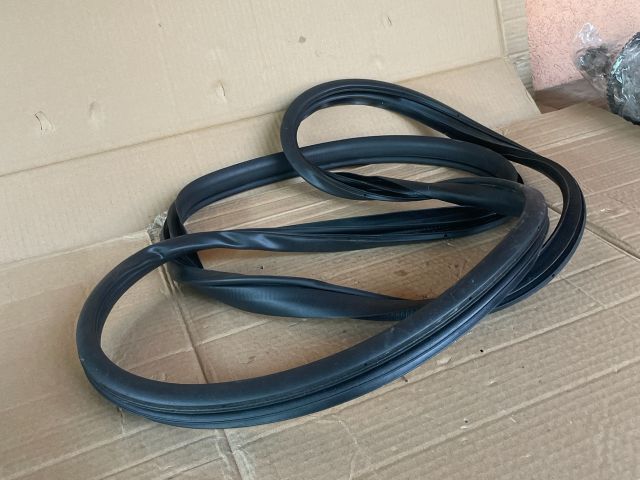 bontott MAZDA 6 Bal hátsó Gumikéder