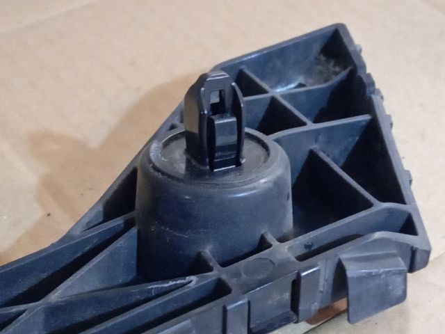 bontott MAZDA 6 Bal hátsó Oldal Lökhárító Tartó (Műanyag)