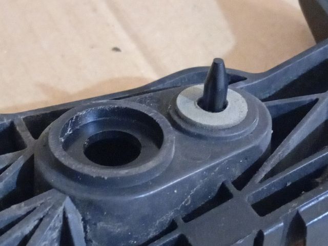 bontott MAZDA 6 Bal hátsó Oldal Lökhárító Tartó (Műanyag)