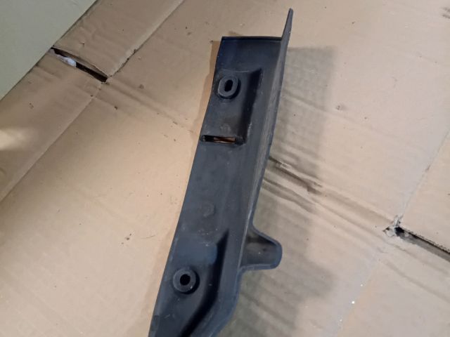 bontott MAZDA 6 Bal Sárvédő Csavar Burkolat