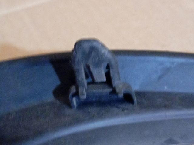 bontott MAZDA 6 Bal Szélvédő Alatti Vízelvezető Műanyag