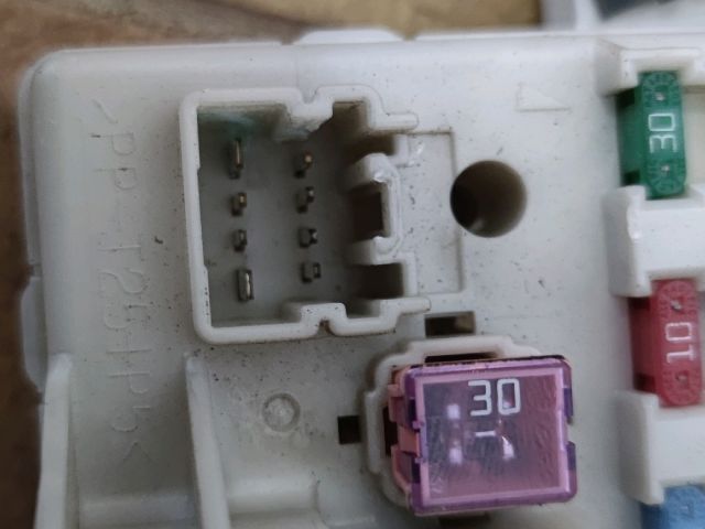 bontott MAZDA 6 Biztosítéktábla Utastér