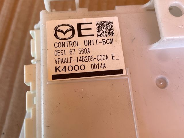 bontott MAZDA 6 Biztosítéktábla Utastér