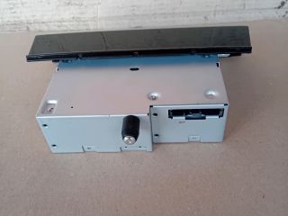 bontott MAZDA 6 CD / DVD Tár