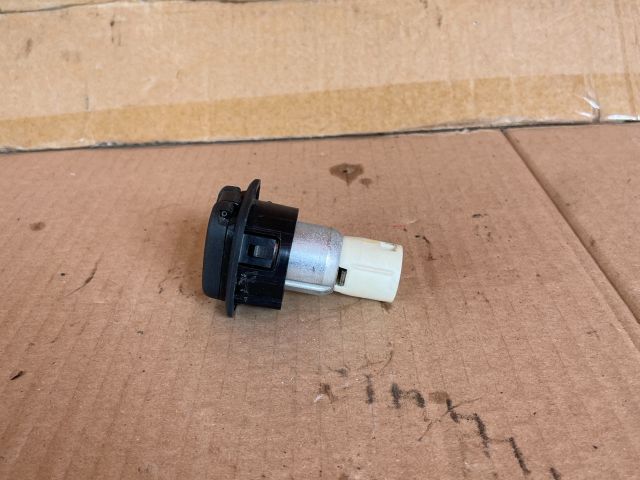 bontott MAZDA 6 Csomagtér Szivargyújtó Aljzat