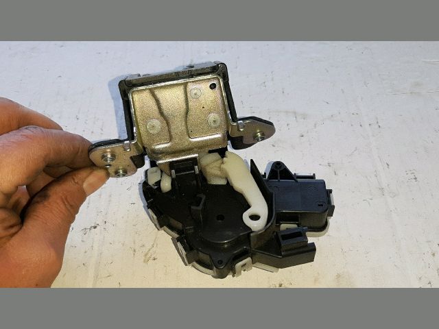 bontott MAZDA 6 Csomagtérajtó Zárszerkezet