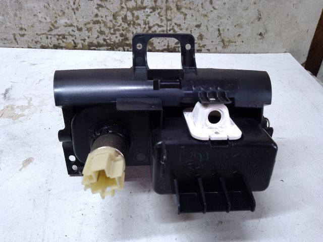 bontott MAZDA 6 Első Hamutartó