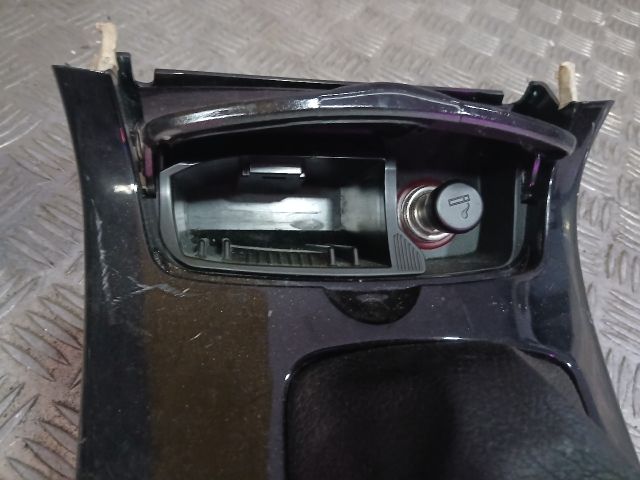 bontott MAZDA 6 Első Hamutartó