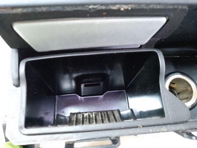 bontott MAZDA 6 Első Hamutartó