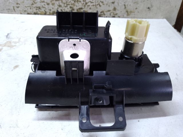 bontott MAZDA 6 Első Hamutartó