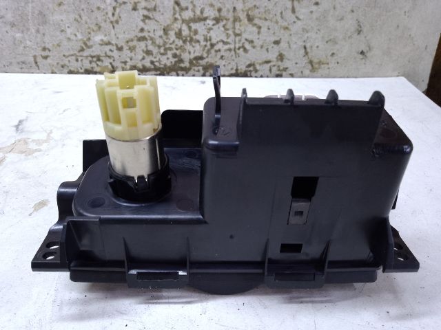 bontott MAZDA 6 Első Hamutartó