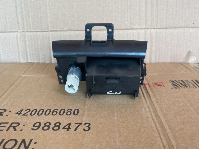 bontott MAZDA 6 Első Hamutartó