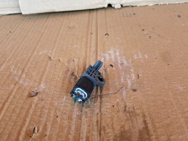 bontott MAZDA 6 Első Középső Ütközés Érzékelő (Homlokfalon)