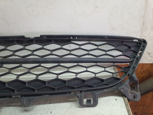 bontott MAZDA 6 Első Lökhárító Alsó Középső Díszrács