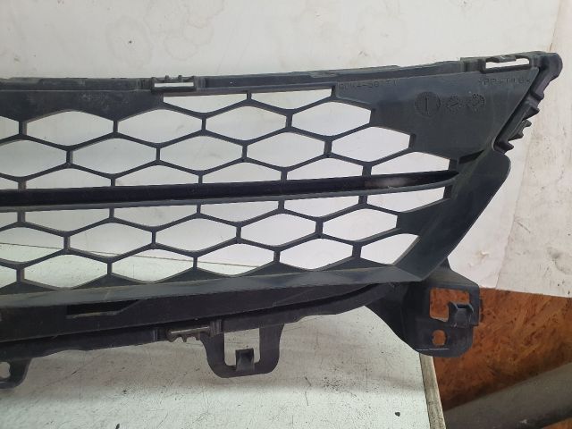 bontott MAZDA 6 Első Lökhárító Alsó Középső Díszrács