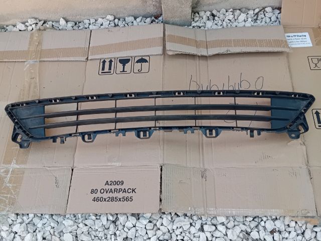 bontott MAZDA 6 Első Lökhárító Alsó Középső Díszrács