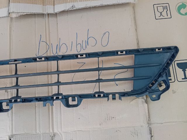 bontott MAZDA 6 Első Lökhárító Alsó Középső Díszrács