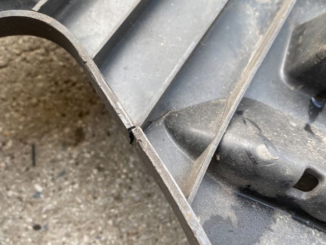 bontott MAZDA 6 Első Lökhárító Alsó (Műanyag)