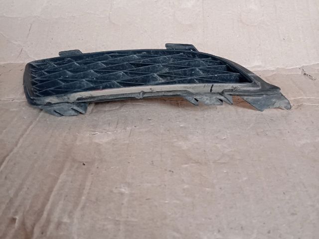 bontott MAZDA 6 Első Lökhárító Jobb Díszrács