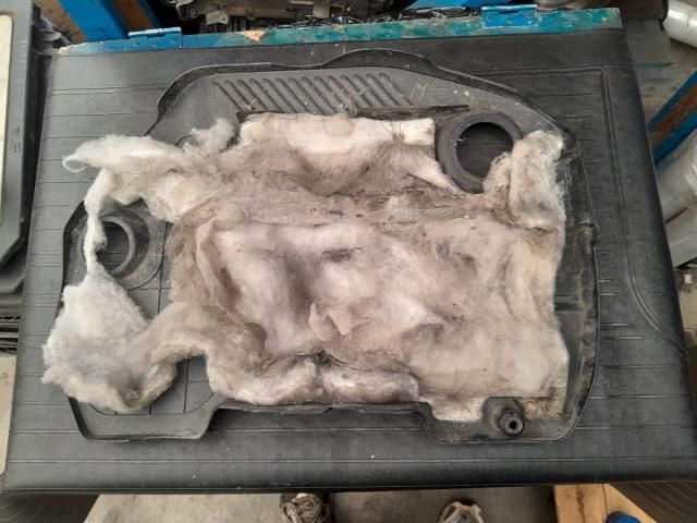 bontott MAZDA 6 Felső Hűtőburkolat