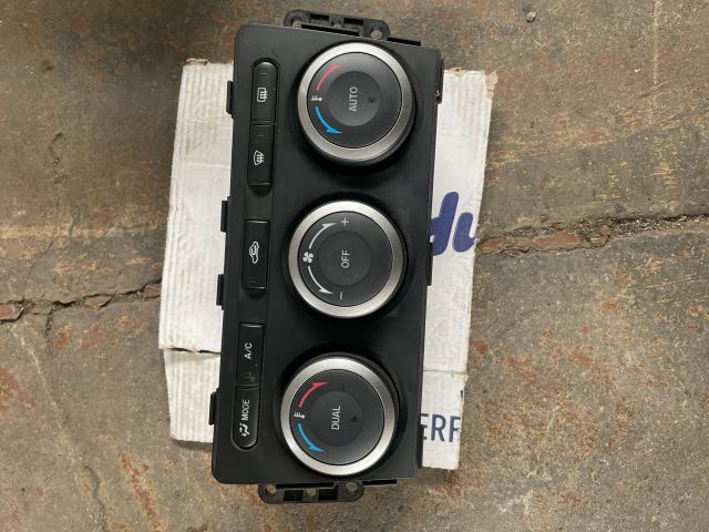 bontott MAZDA 6 Fűtéskapcsoló (digit klímás)