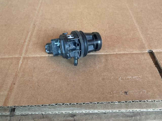 bontott MAZDA 6 Hátsó Ablakmosó Szivattyú