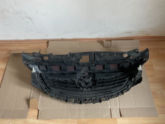 bontott MAZDA 6 Hűtőrács