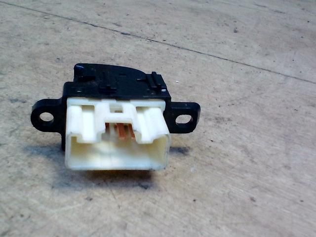 bontott MAZDA 6 Jobb első Ablakemelő Kapcsoló