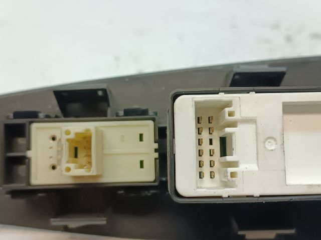 bontott MAZDA 6 Jobb első Ablakemelő Kapcsoló