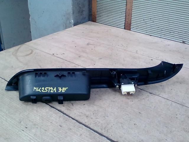 bontott MAZDA 6 Jobb első Ablakemelő Kapcsoló