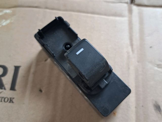 bontott MAZDA 6 Jobb első Ablakemelő Kapcsoló