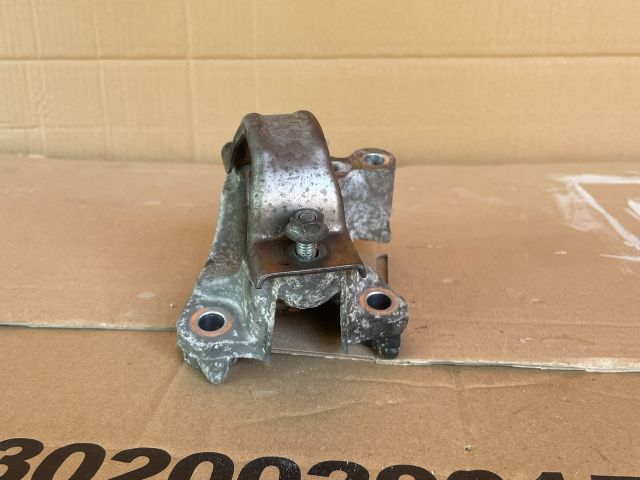 bontott MAZDA 6 Jobb első Féltengely Tartó