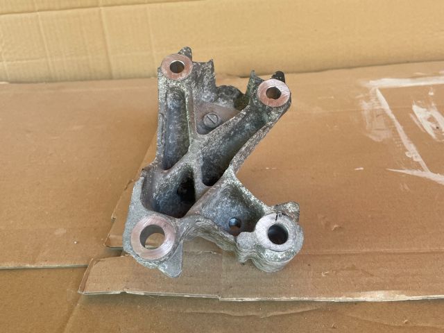 bontott MAZDA 6 Jobb első Féltengely Tartó