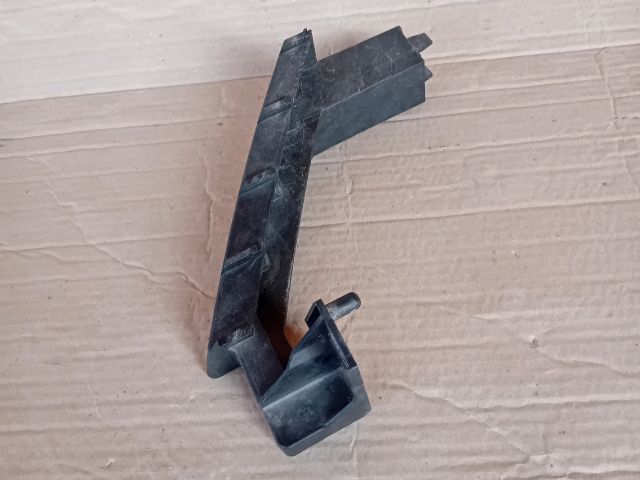 bontott MAZDA 6 Jobb első Lökhárító Tartó (Műanyag)