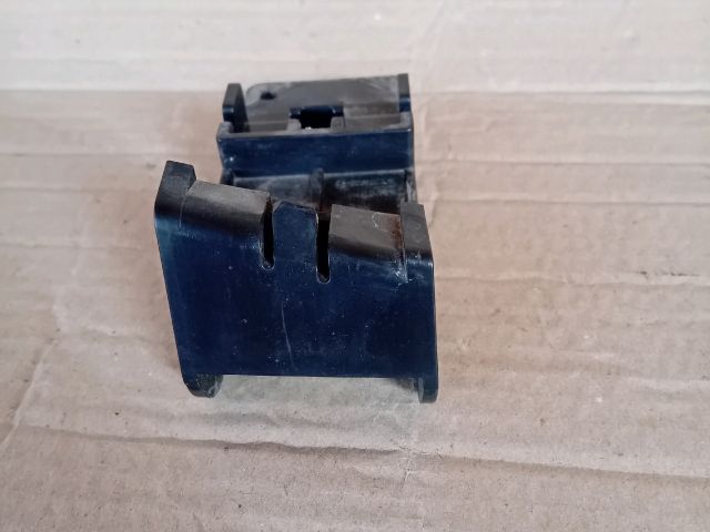 bontott MAZDA 6 Jobb első Lökhárító Tartó (Műanyag)