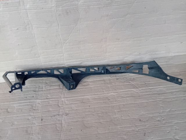 bontott MAZDA 6 Jobb első Lökhárító Tartó (Műanyag)