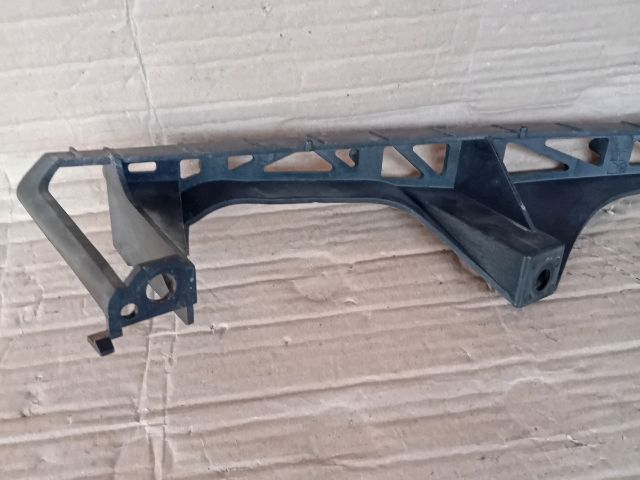 bontott MAZDA 6 Jobb első Lökhárító Tartó (Műanyag)