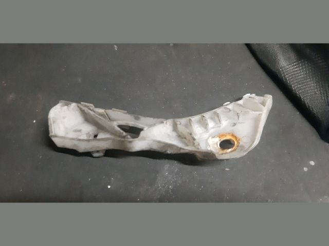 bontott MAZDA 6 Jobb első Lökhárító Tartó (Műanyag)