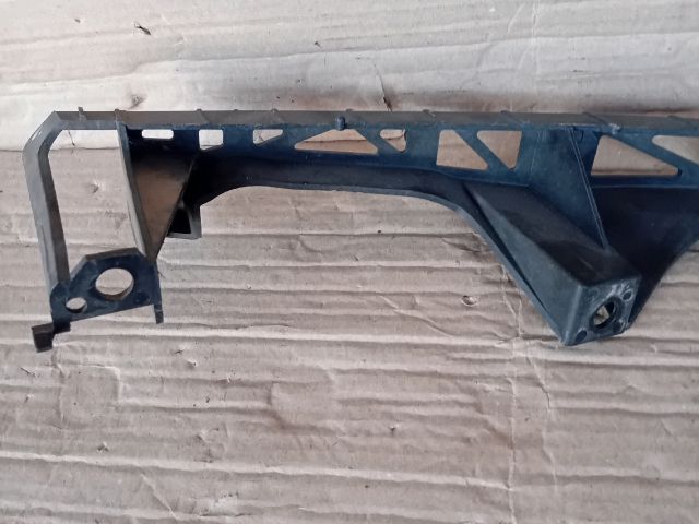 bontott MAZDA 6 Jobb első Lökhárító Tartó (Műanyag)