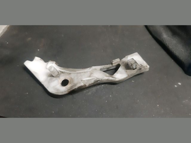 bontott MAZDA 6 Jobb első Lökhárító Tartó (Műanyag)